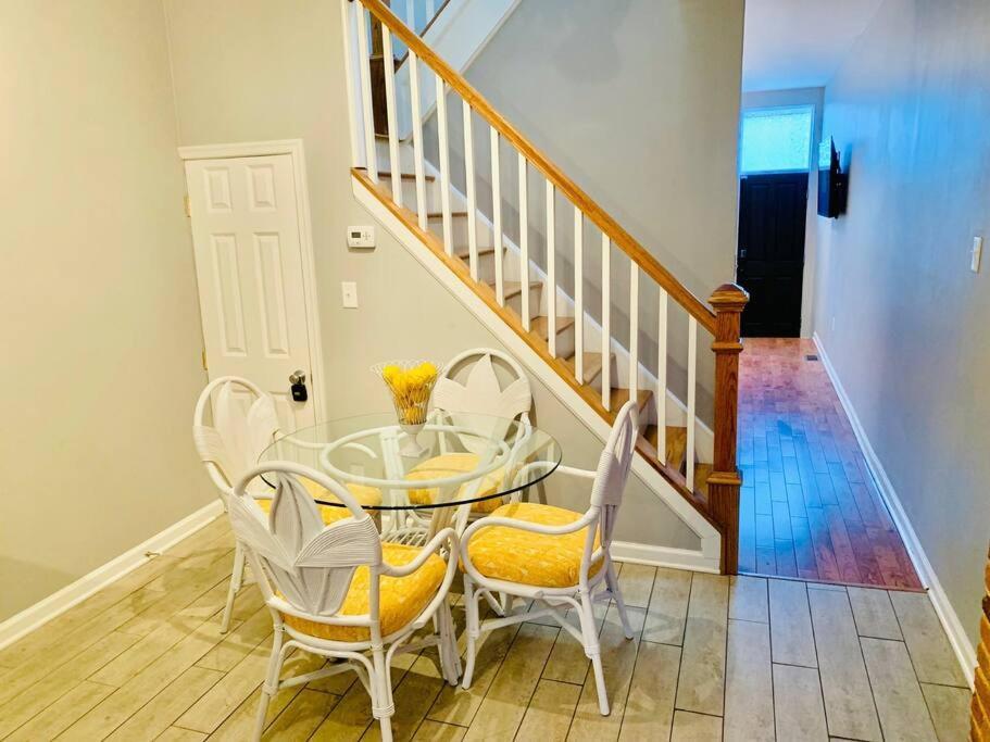 Upscale 2Bd/1.5Ba Townhome Mins To Jhh & Downtown Baltimore Luaran gambar