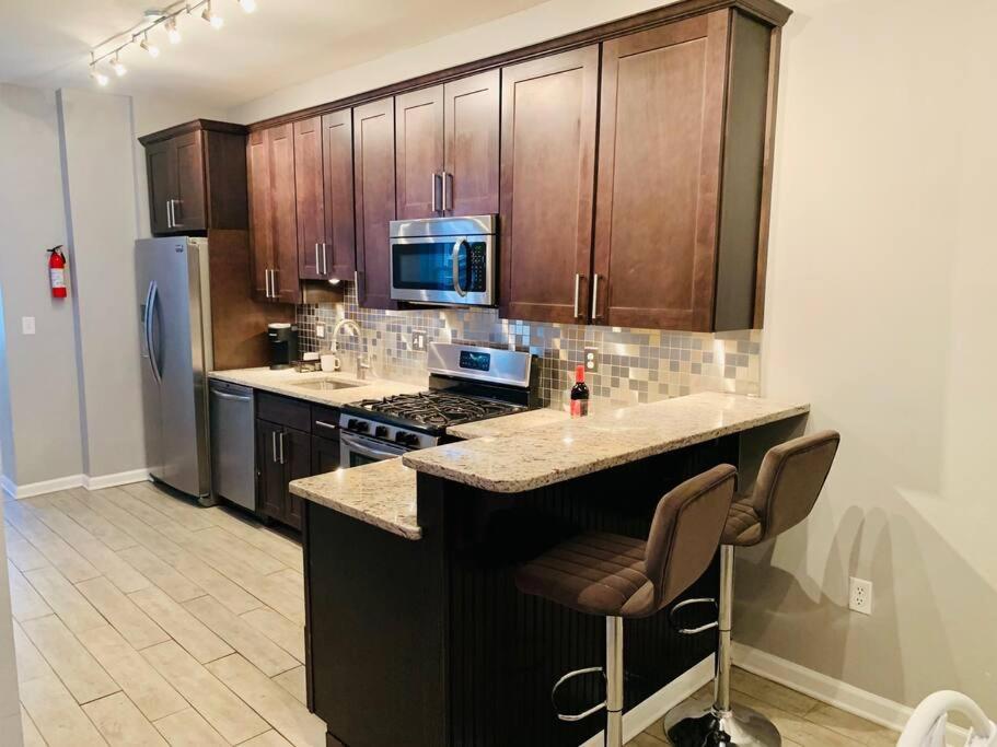 Upscale 2Bd/1.5Ba Townhome Mins To Jhh & Downtown Baltimore Luaran gambar